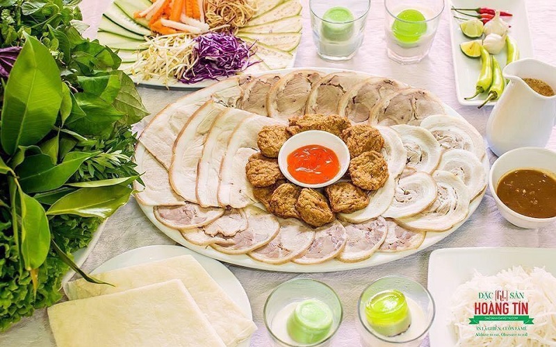 Đặc sản Hoàng Tín – Bánh tráng cuốn thịt heo