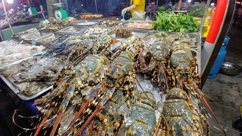 Khám phá ẩm thực chợ đêm Sơn Trà