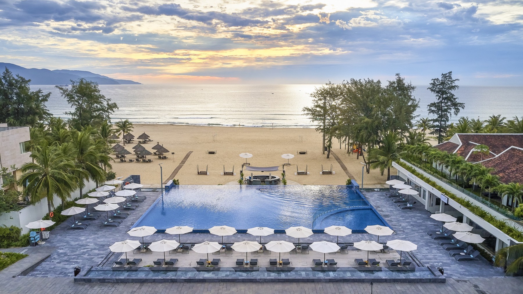 Pullman Đà Nẵng Beach Resort reviewdanangnet